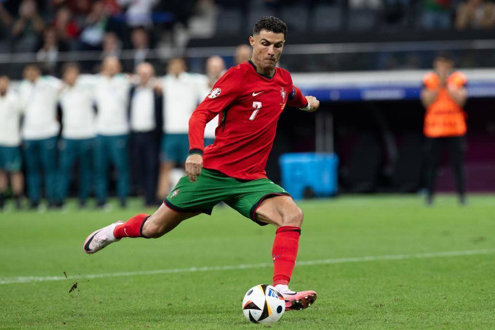 在废墟上重 在废墟上重